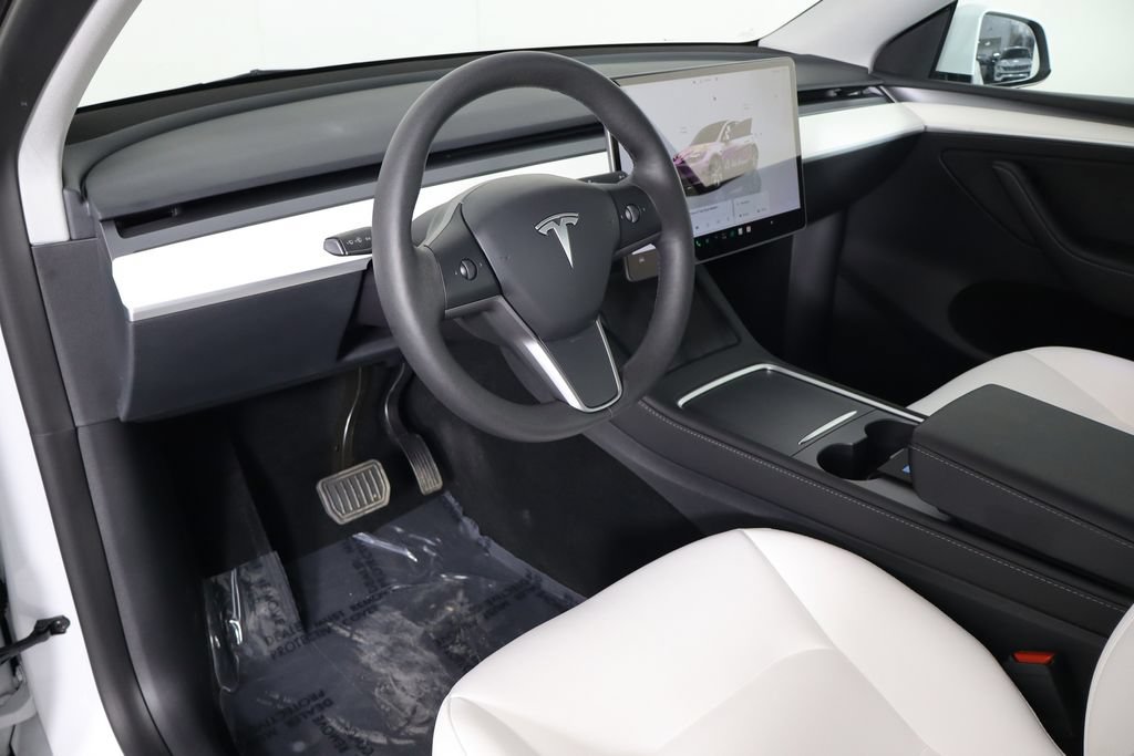 Used 2023 Tesla Model Y Long Range AWD/4WD image 23