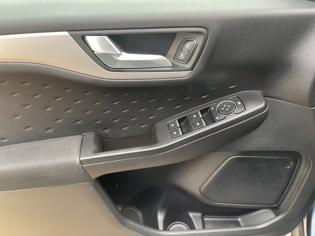 Used 2020 Ford Escape SE image 18