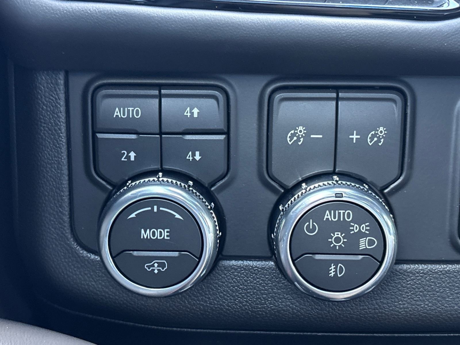 New 2026 GMC Yukon XL AT4 Ultimate w/ LPO, Illumination Package image 19