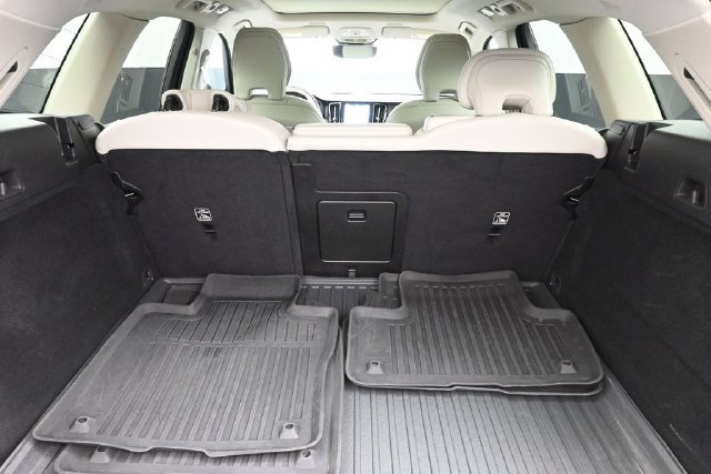 Used 2024 Volvo XC60 B5 Core w/ Protection Package Premier AWD/4WD image 28