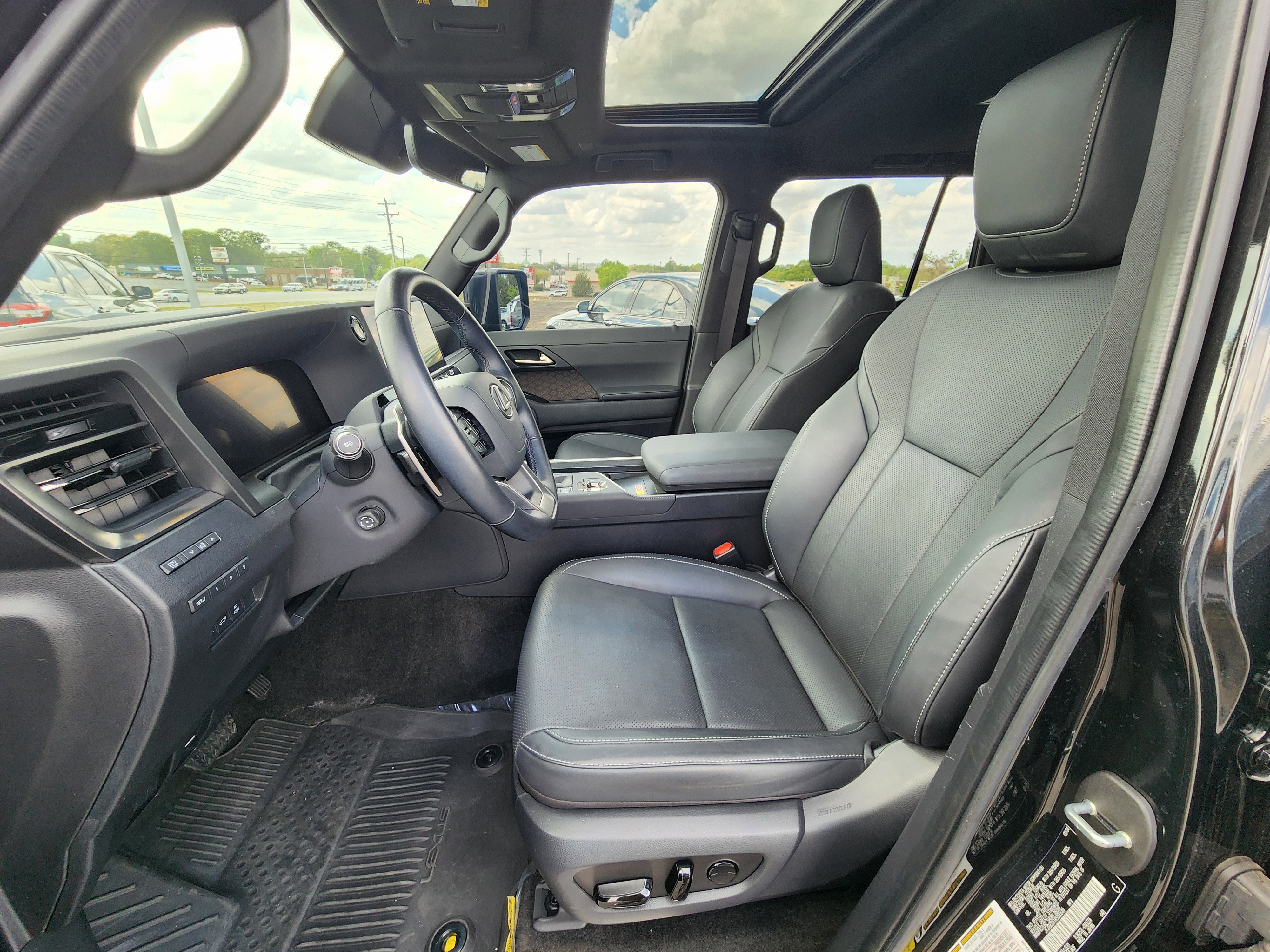 Used 2024 Lexus GX 550 w/ Accessory Package (2T) AWD/4WD image 18