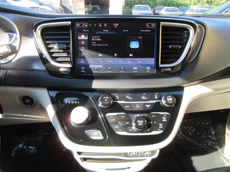 Used 2023 Chrysler Pacifica Touring-L FWD image 19
