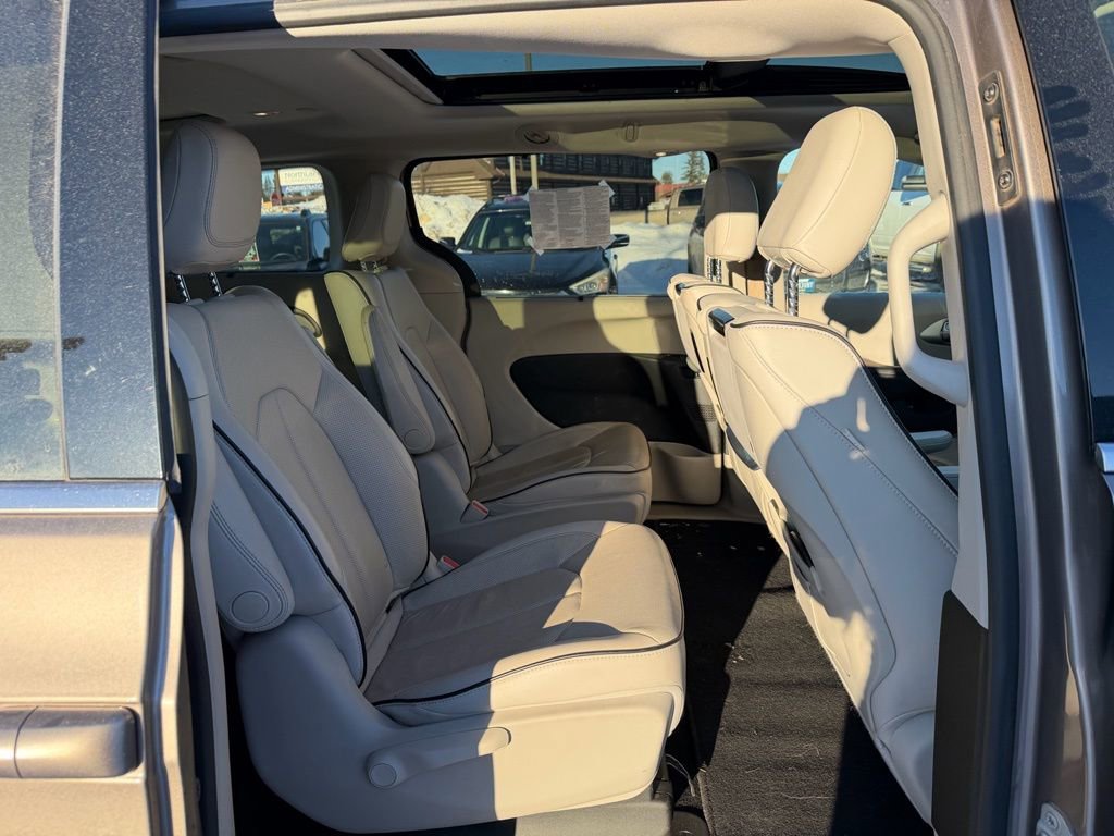 Used 2017 Chrysler Pacifica Platinum image 24