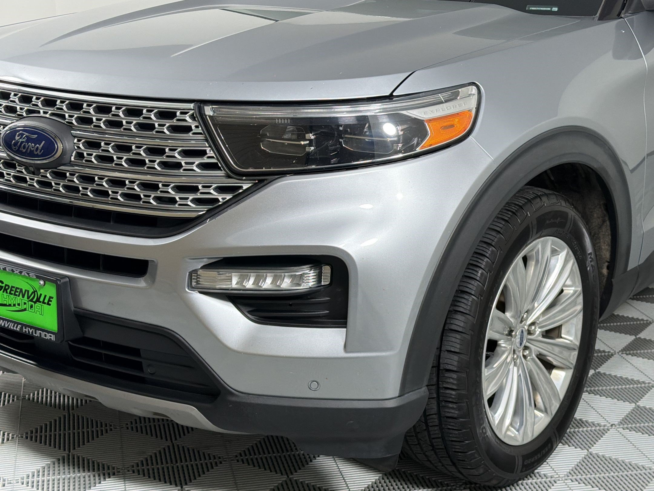 Used 2022 Ford Explorer Limited w/ Equipment Group 301A RWD image 12