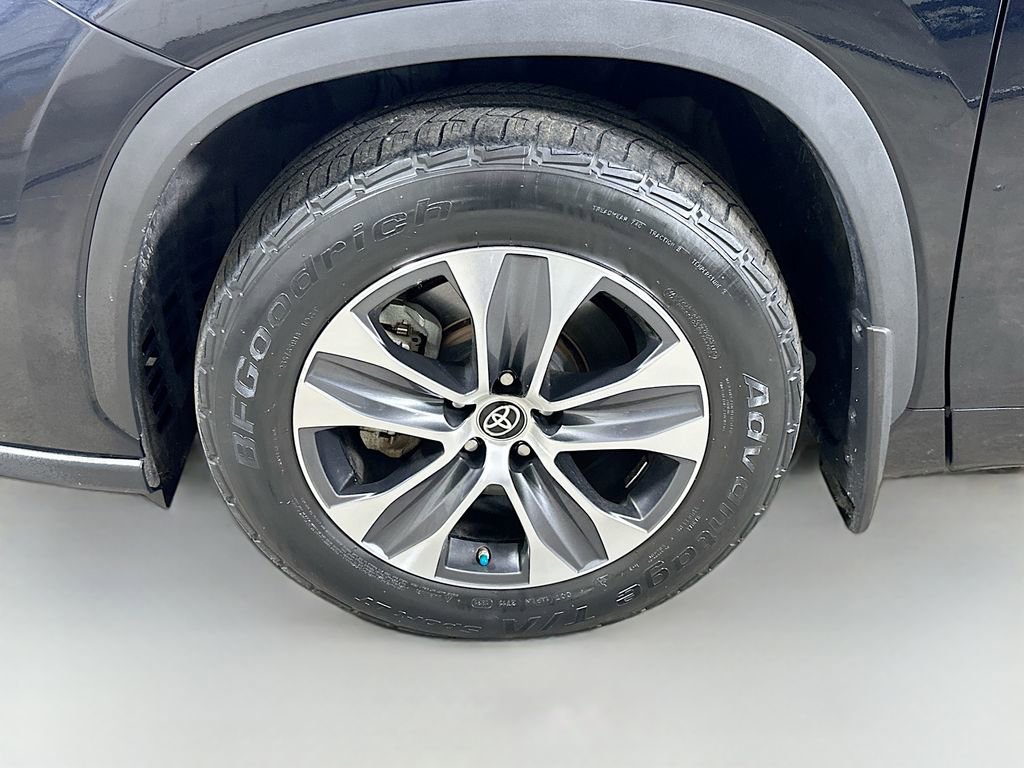 Used 2024 Toyota Highlander XLE image 5
