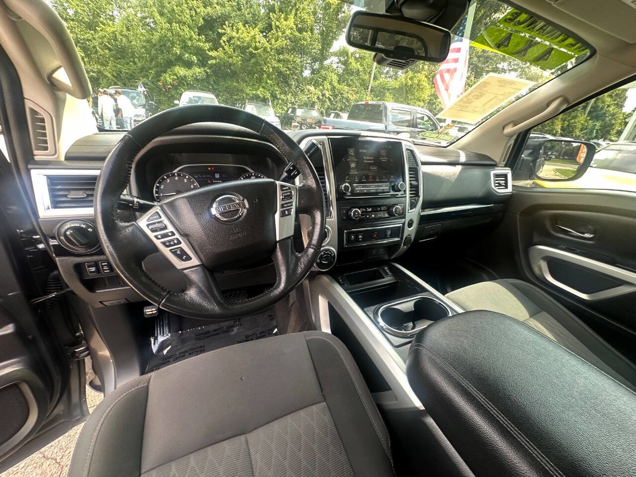 Used 2021 Nissan Titan SV w/ SV Convenience Package image 14