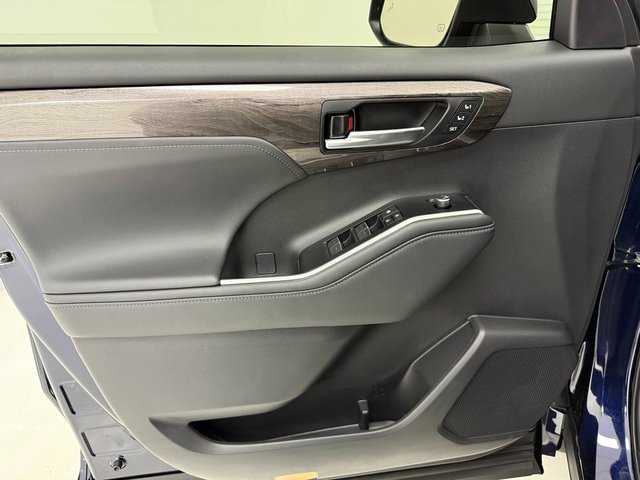 New 2026 Toyota Highlander Limited image 29