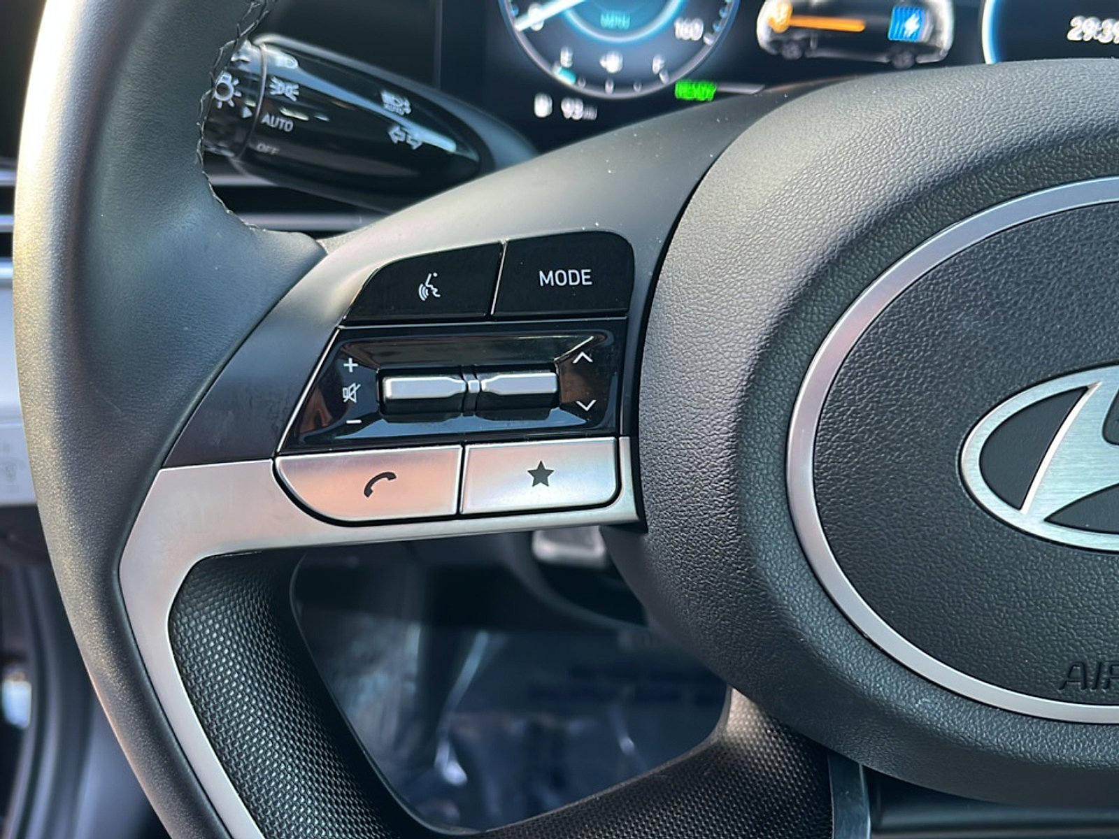 Certified 2024 Hyundai Elantra Limited image 25