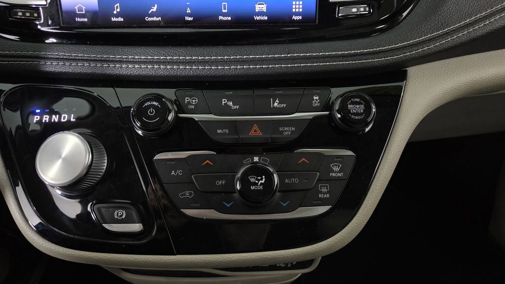 Used 2021 Chrysler Pacifica Touring-L FWD image 23