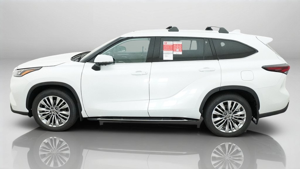 New 2026 Toyota Highlander Platinum AWD/4WD image 2