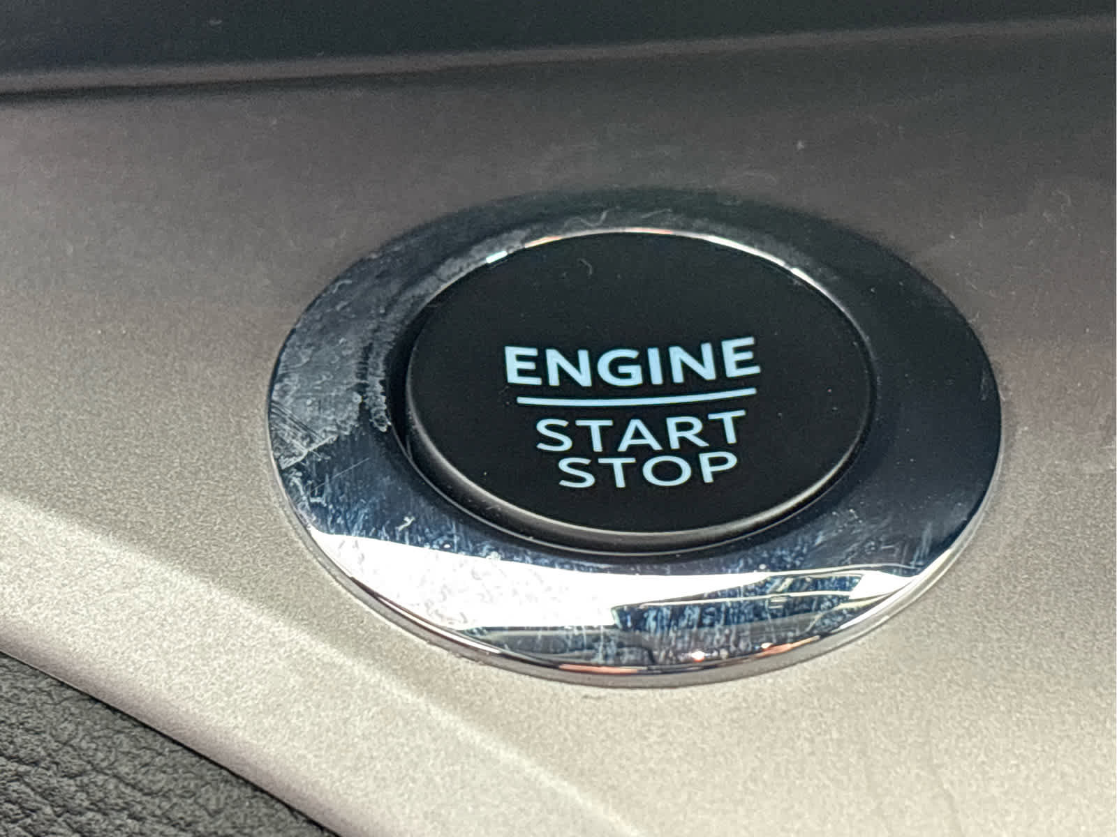 Used 2023 Ford Explorer XLT image 18