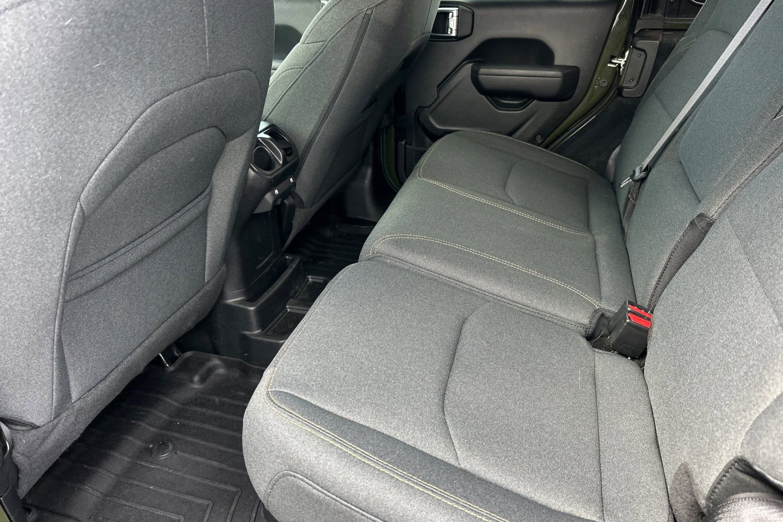 Used 2024 Jeep Wrangler Unlimited w/ Technology Group image 12