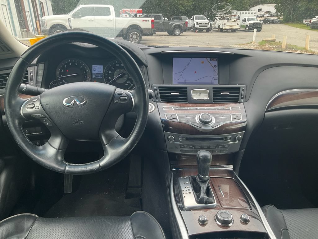 Used 2016 INFINITI Q70 L 3.7 w/ Deluxe Touring Package RWD image 20