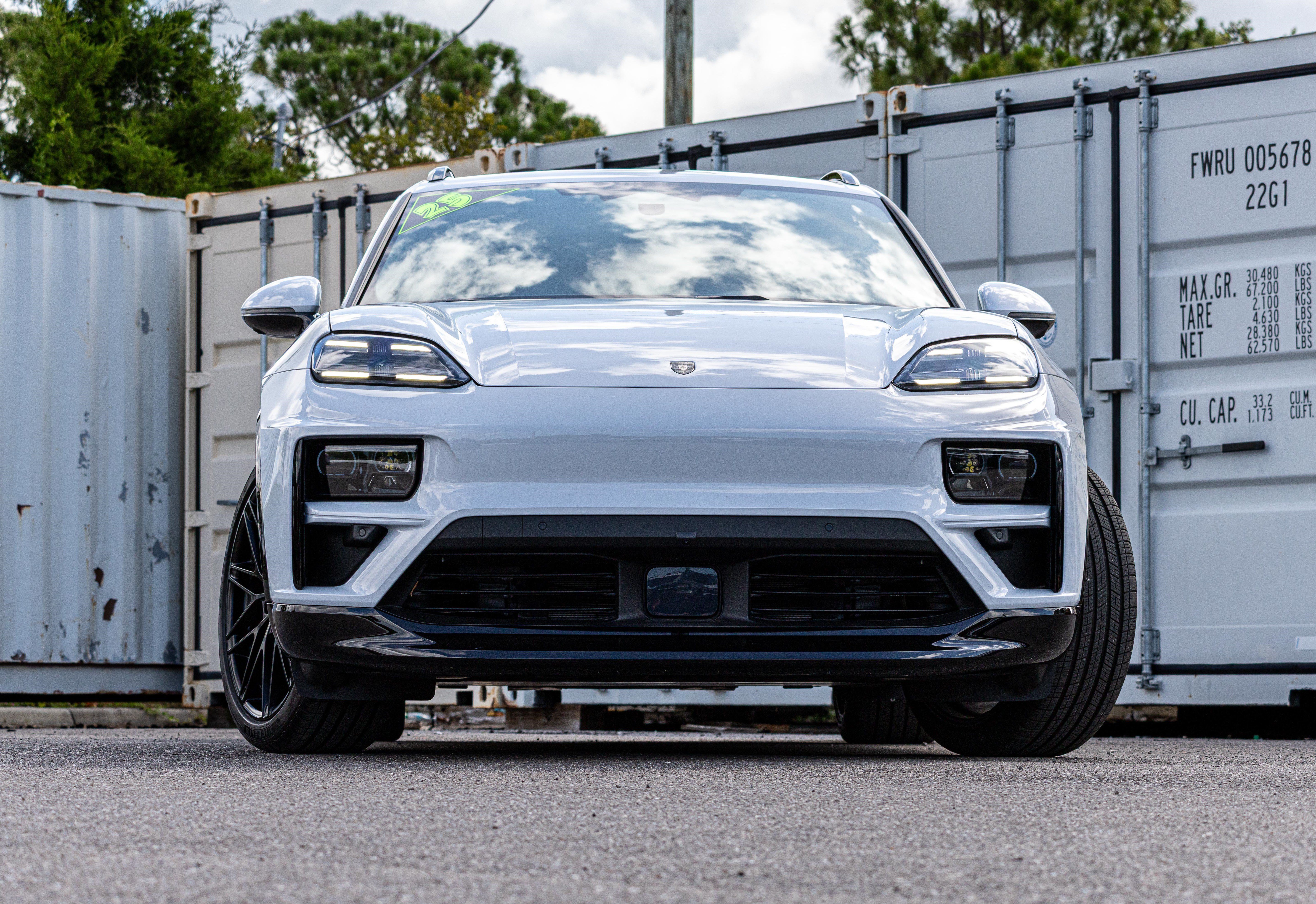 Used 2025 Porsche Macan Turbo Electric AWD/4WD image 8