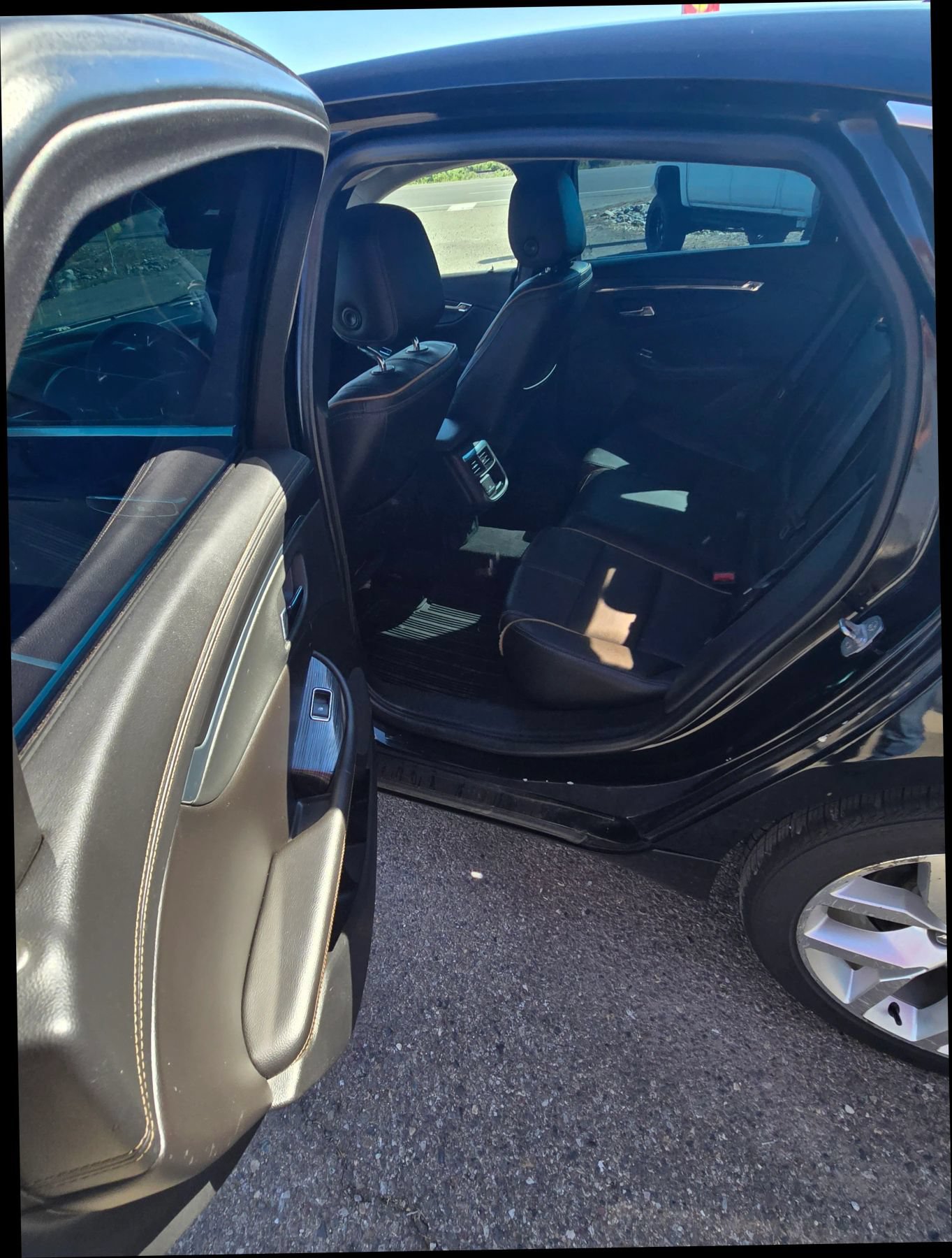 Used 2018 Chevrolet Impala Premier w/ Premier Convenience Package FWD image 9
