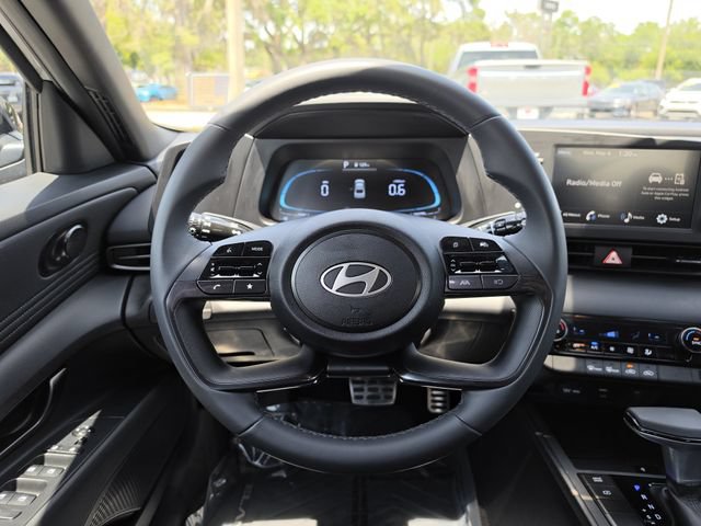 Used 2025 Hyundai Elantra Sport FWD image 15