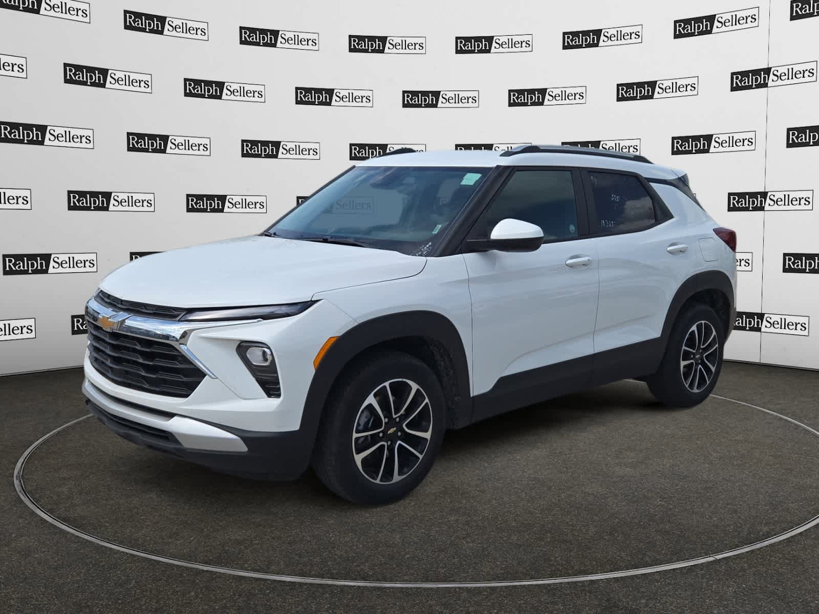 Used 2025 Chevrolet TrailBlazer LT FWD image 2