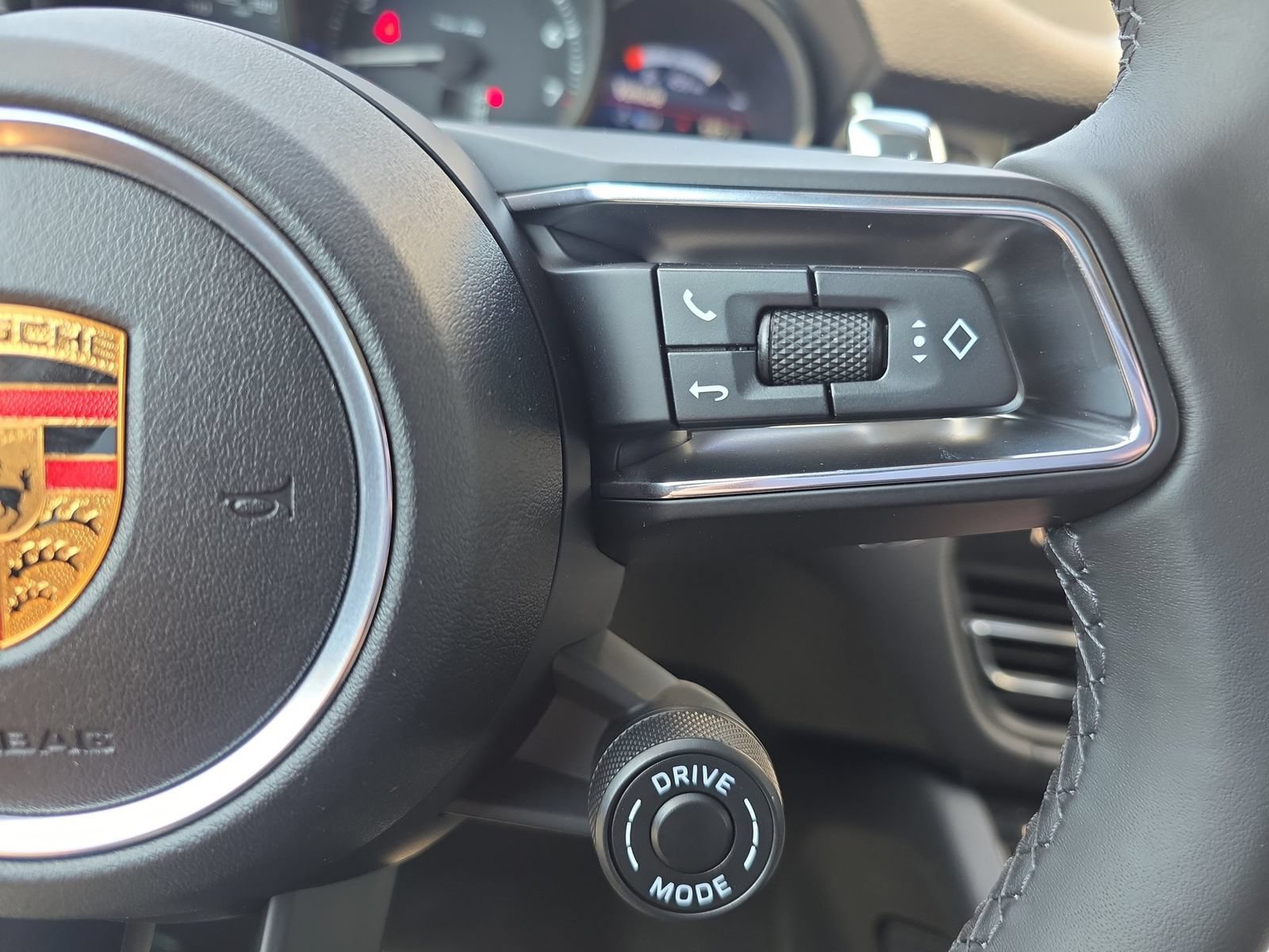 New 2026 Porsche Macan AWD/4WD image 18