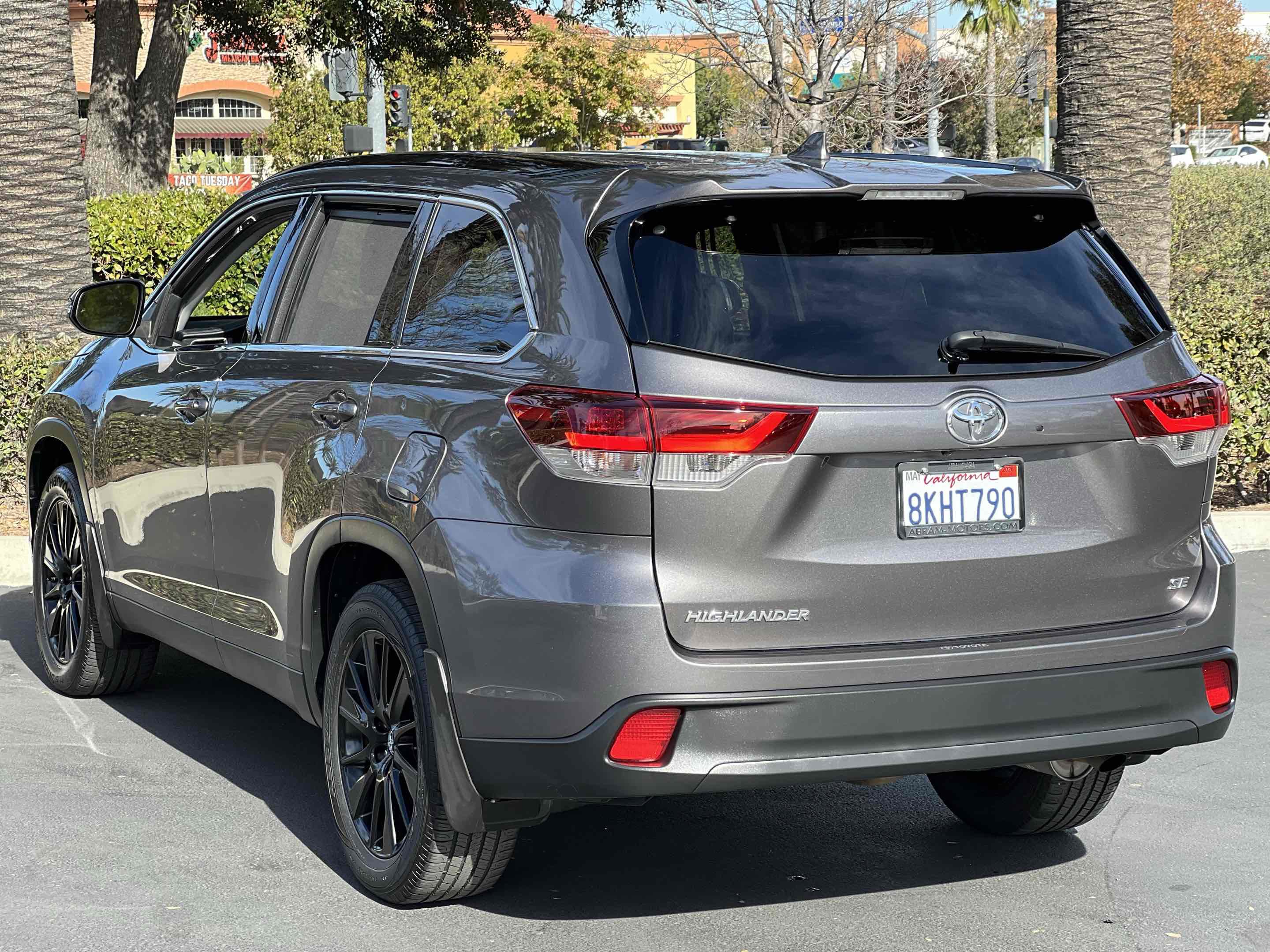 Used 2019 Toyota Highlander XLE image 25