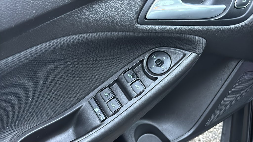 Used 2018 Ford Focus SE FWD image 10