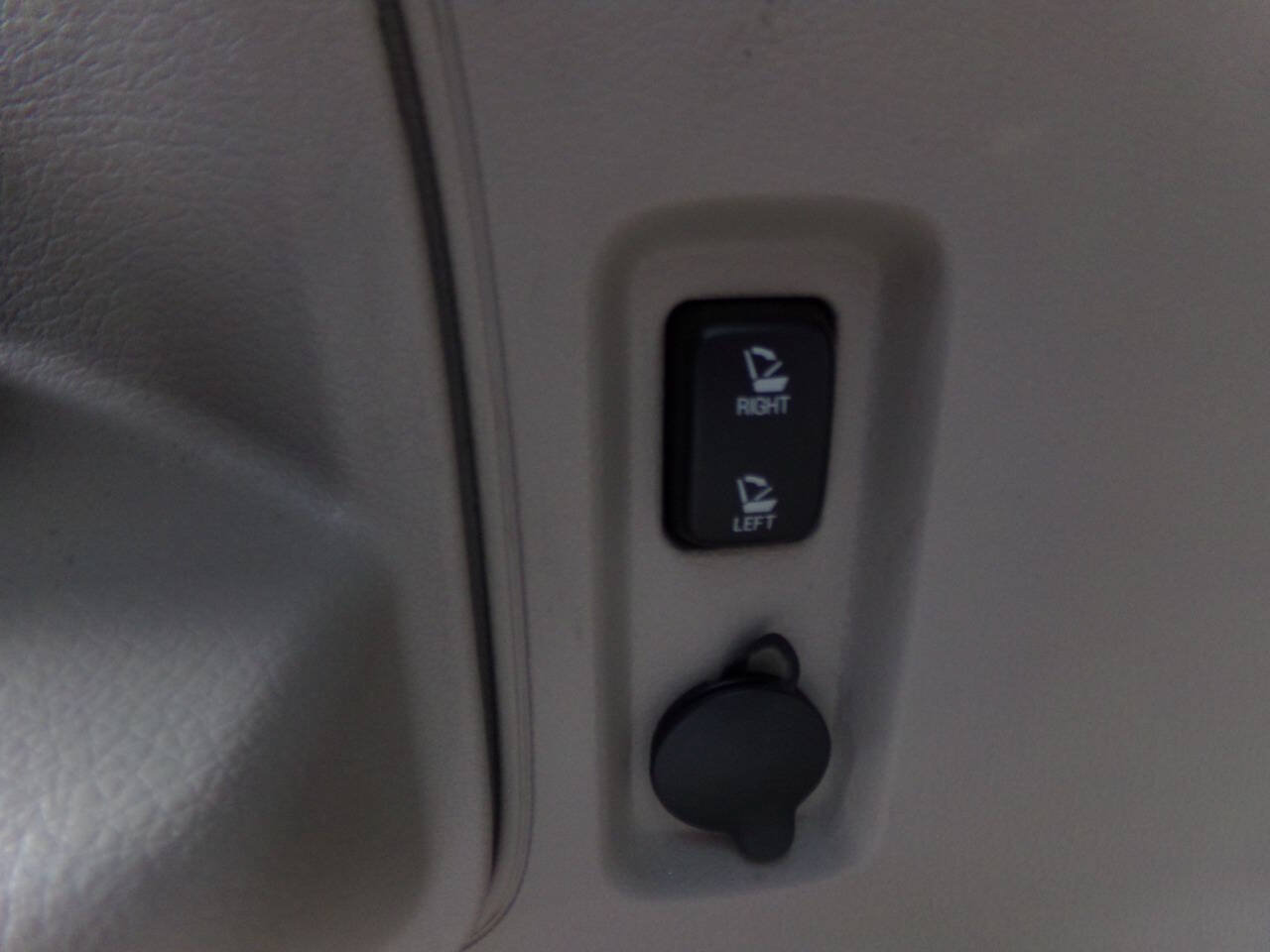 Used 2012 Lincoln MKX FWD image 25