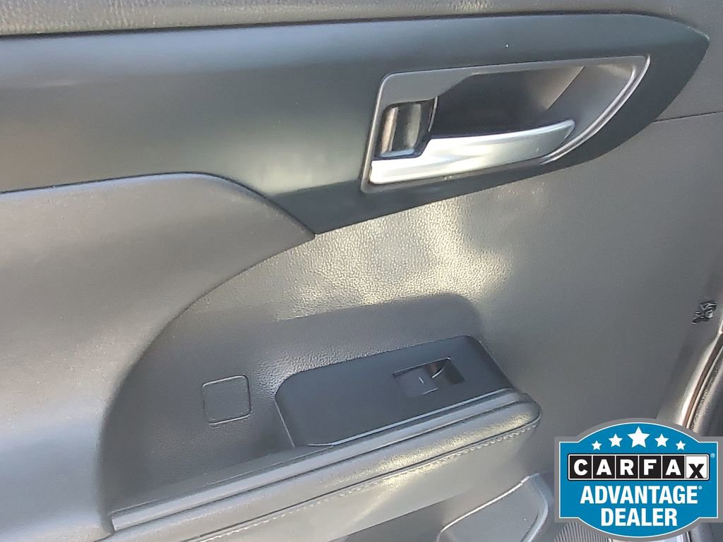 Used 2020 Toyota Highlander XLE image 47