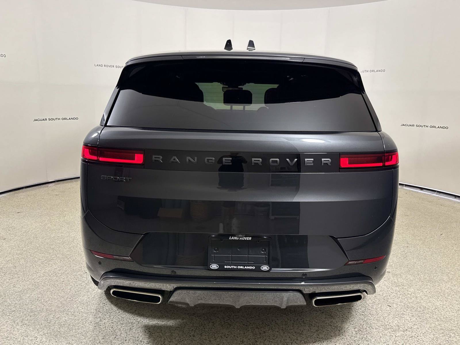 Used 2024 Land Rover Range Rover Sport Dynamic SE AWD/4WD image 4