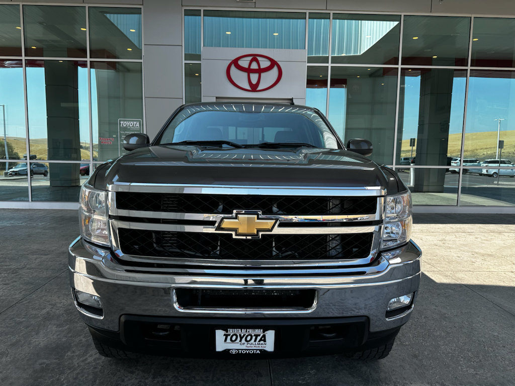 Used 2011 Chevrolet Silverado 2500 LTZ w/ LTZ Plus Package AWD/4WD image 3