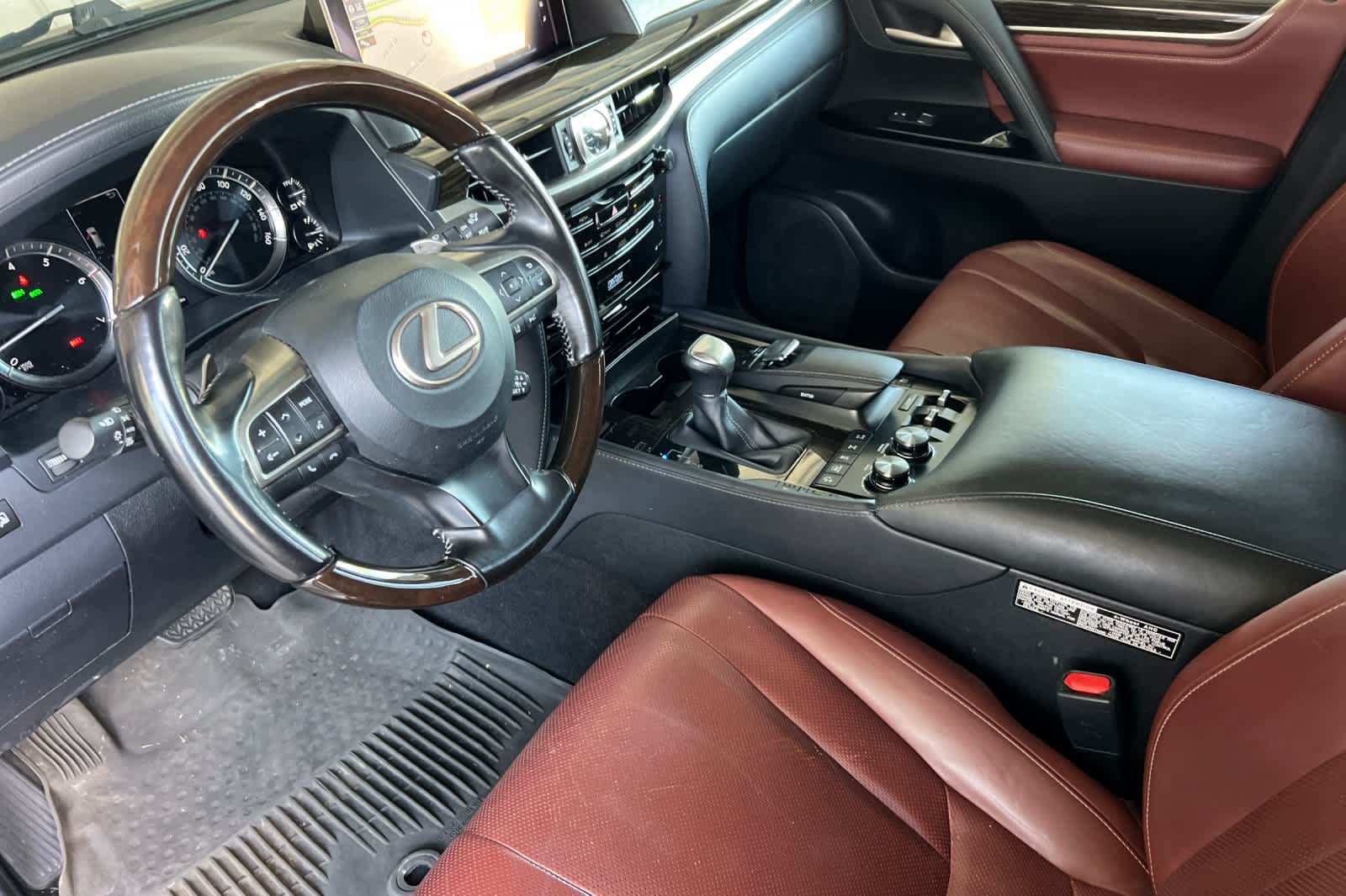 Used 2021 Lexus LX 570 4WD w/ Luxury Package image 9