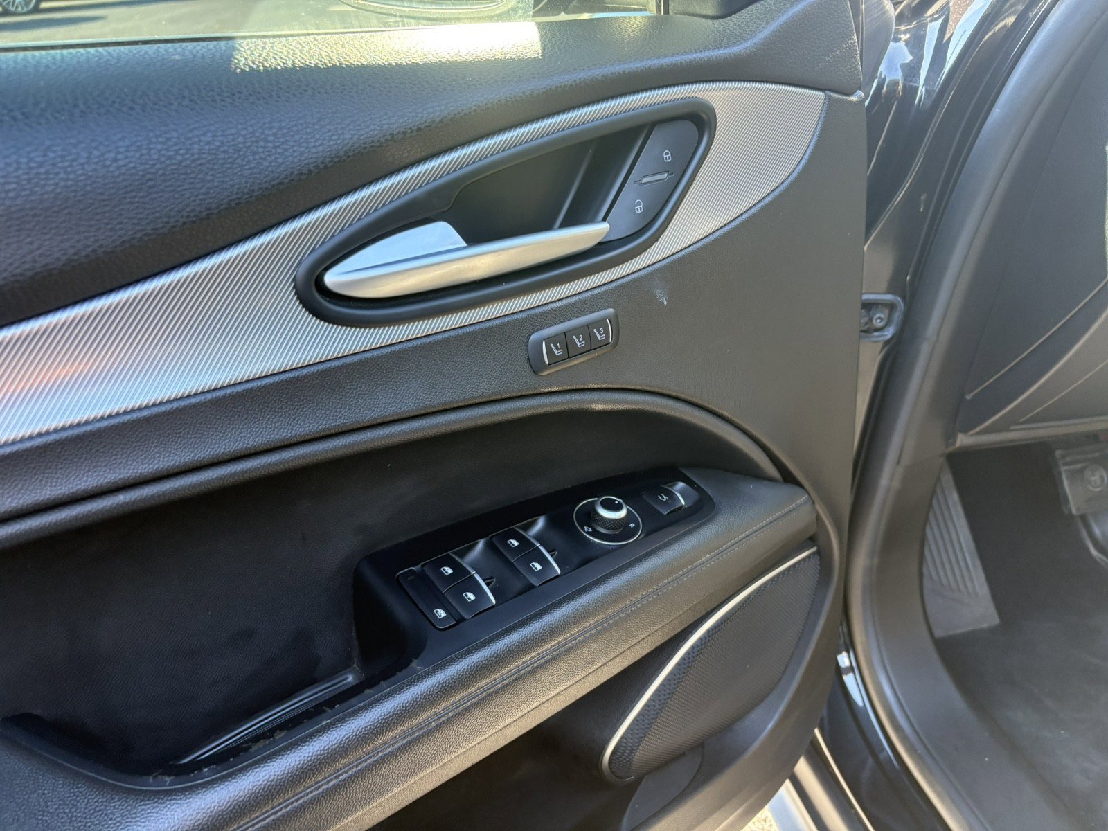 Used 2018 Alfa Romeo Stelvio AWD image 12