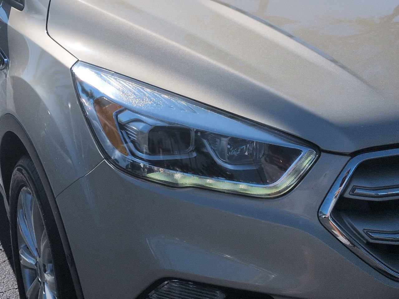 Used 2018 Ford Escape Titanium w/ Ford Safe & Smart Package AWD/4WD image 9