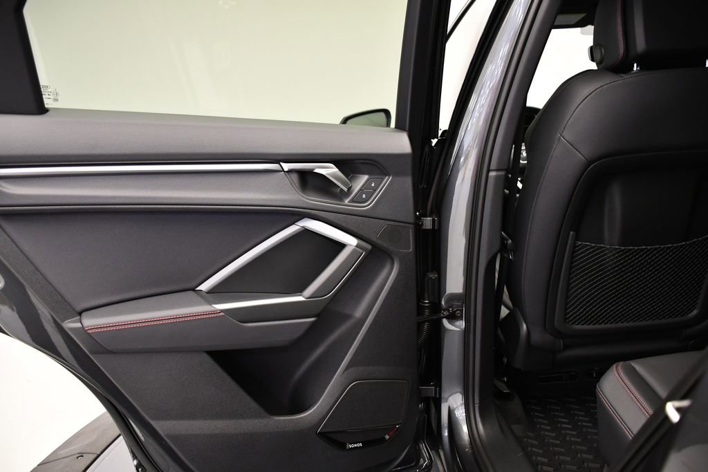 Used 2025 Audi Q3 2.0T Premium Plus w/ Premium Plus Package image 41