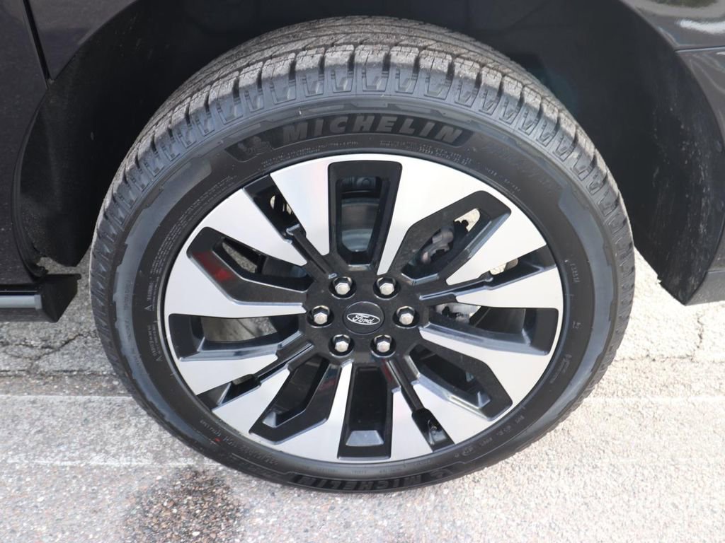New 2025 Ford Expedition Max Platinum w/ Platinum Ultimate Package image 16