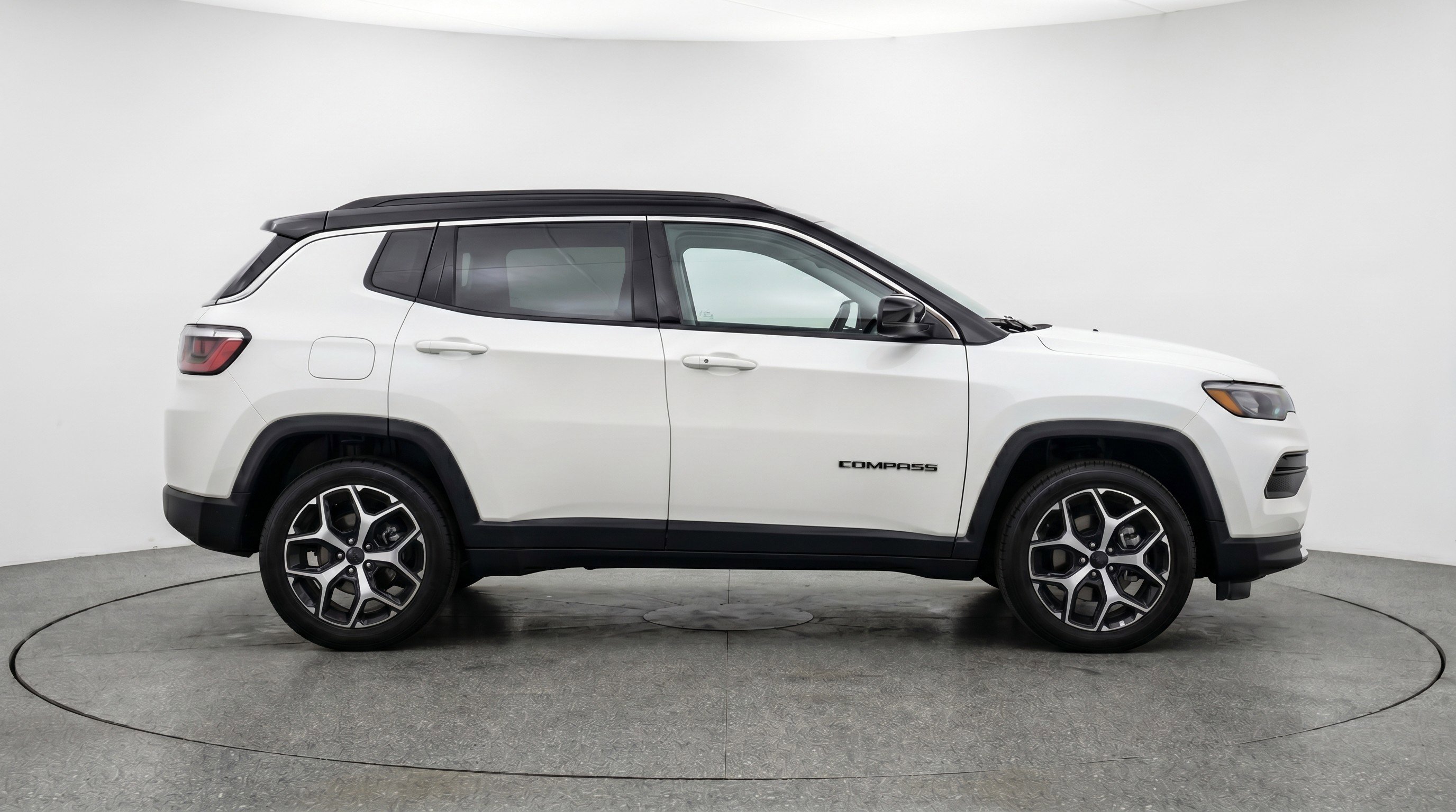 Used 2025 Jeep Compass Limited AWD/4WD image 11