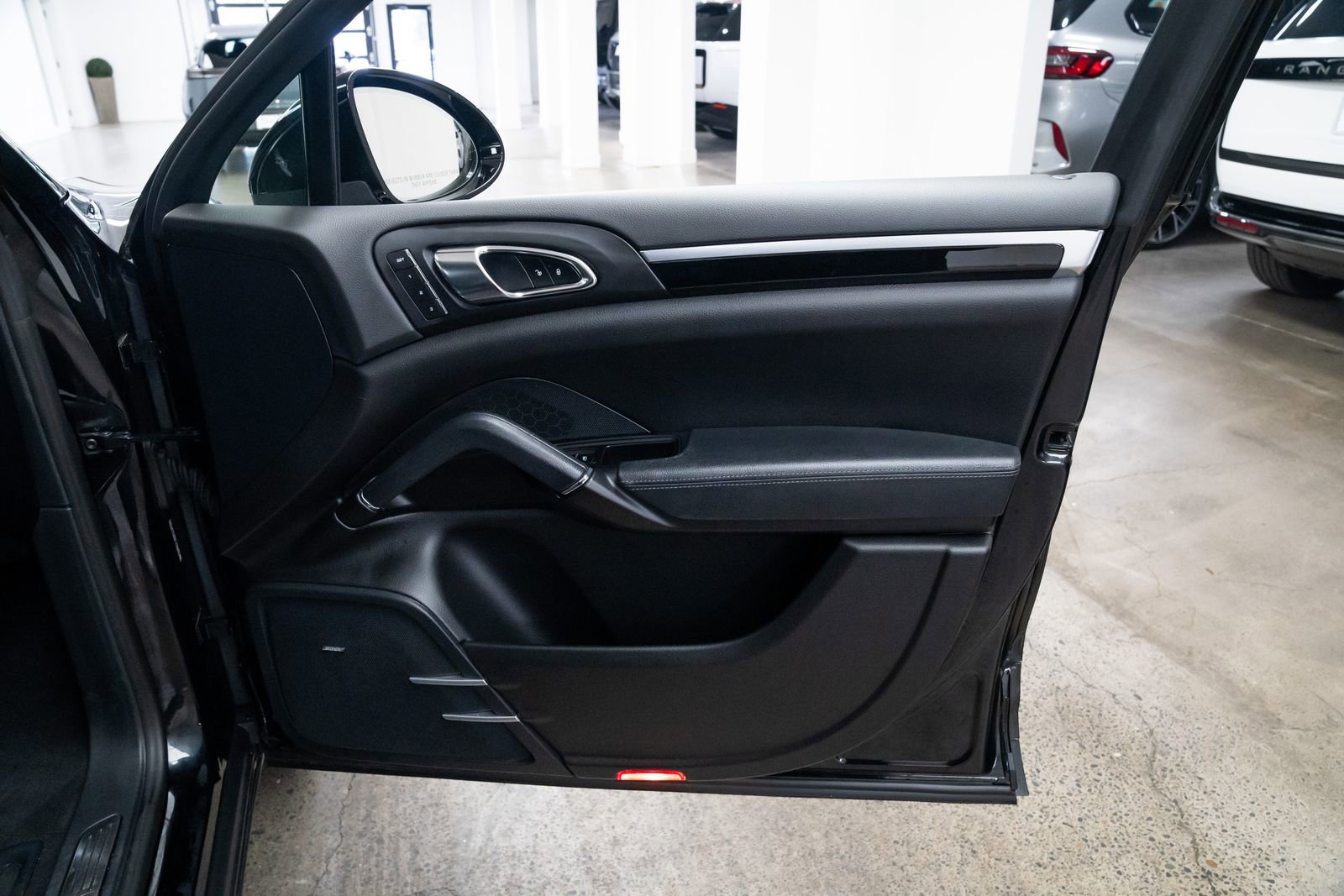 Used 2016 Porsche Cayenne image 24