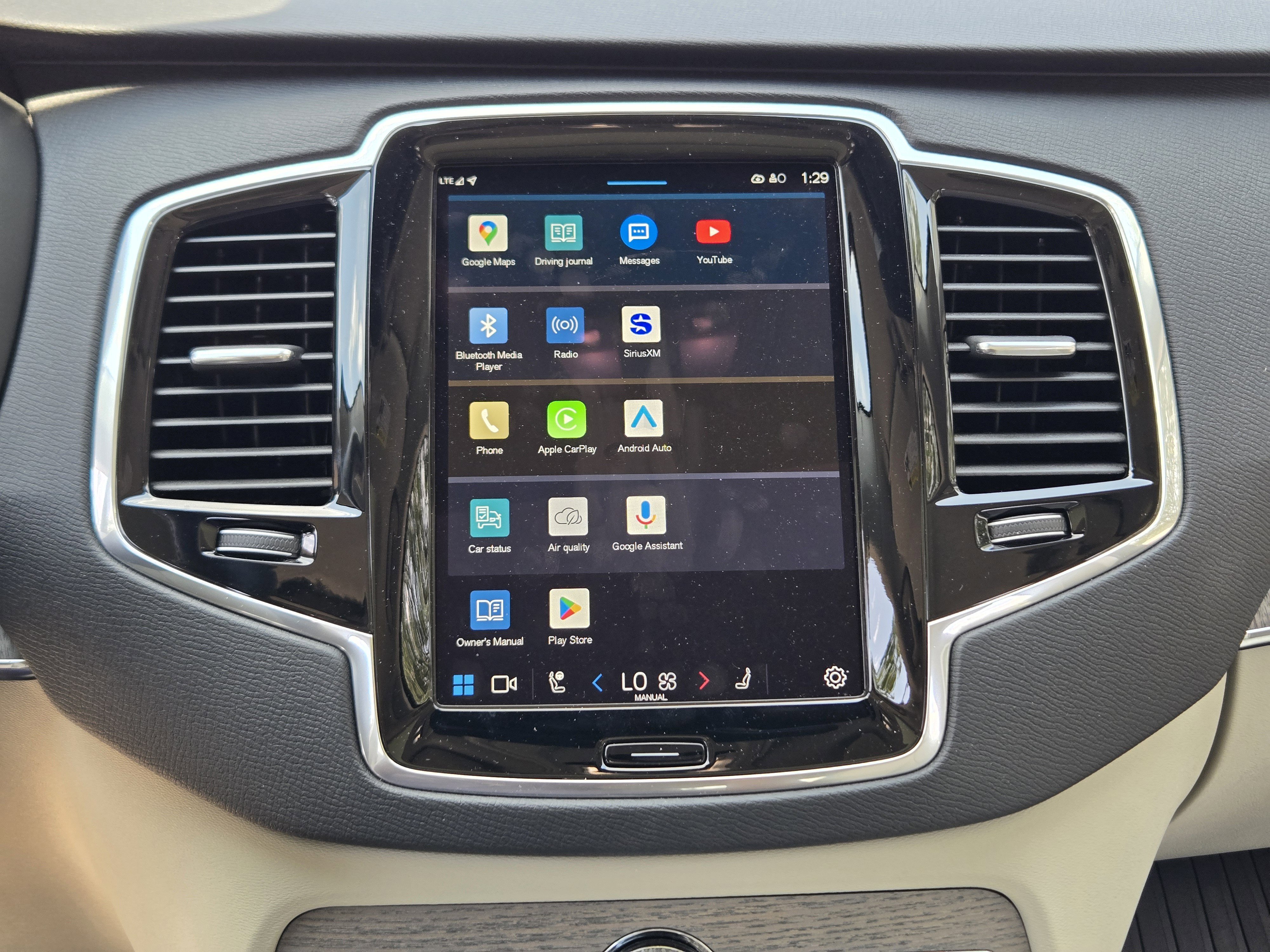 Certified 2025 Volvo XC90 T8 Plus w/ Protection Package Premier image 20