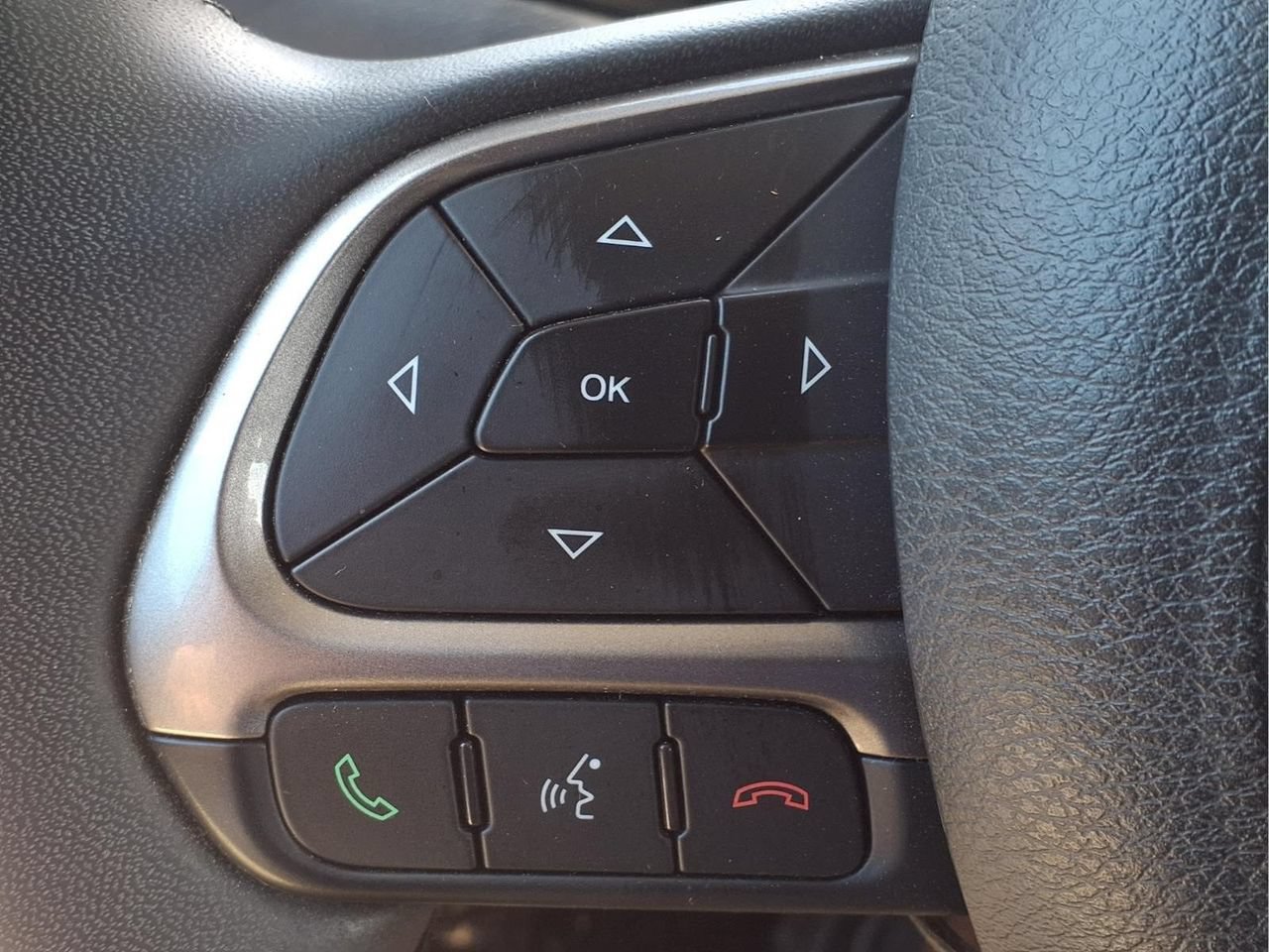 Used 2022 Jeep Renegade Latitude AWD/4WD image 23