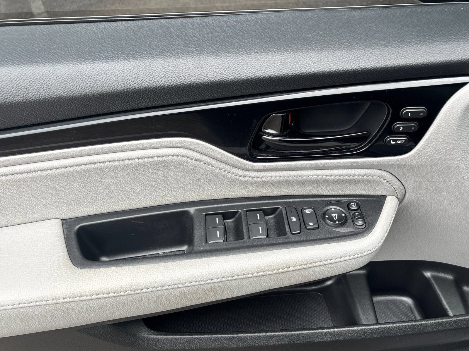 Used 2022 Honda Odyssey Elite image 11