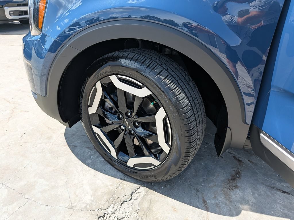 Certified 2024 Kia Telluride EX w/ EX Captain's Chair Package FWD image 39
