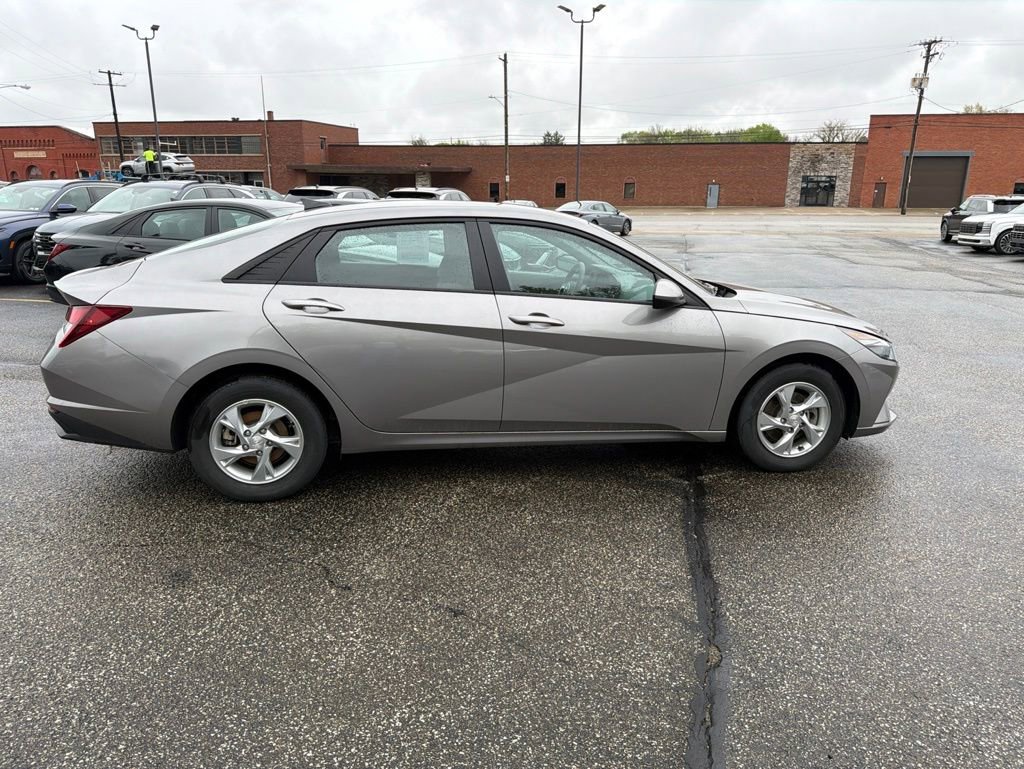 Certified 2023 Hyundai Elantra SE FWD image 8