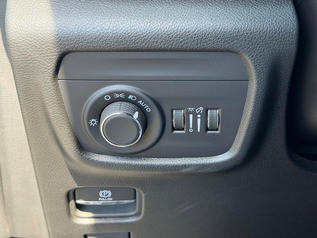 Used 2024 Jeep Grand Cherokee L Altitude image 19