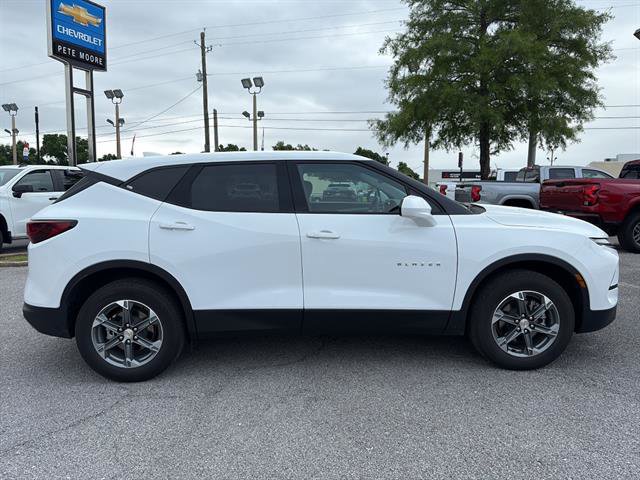 Used 2025 Chevrolet Blazer LT FWD image 4