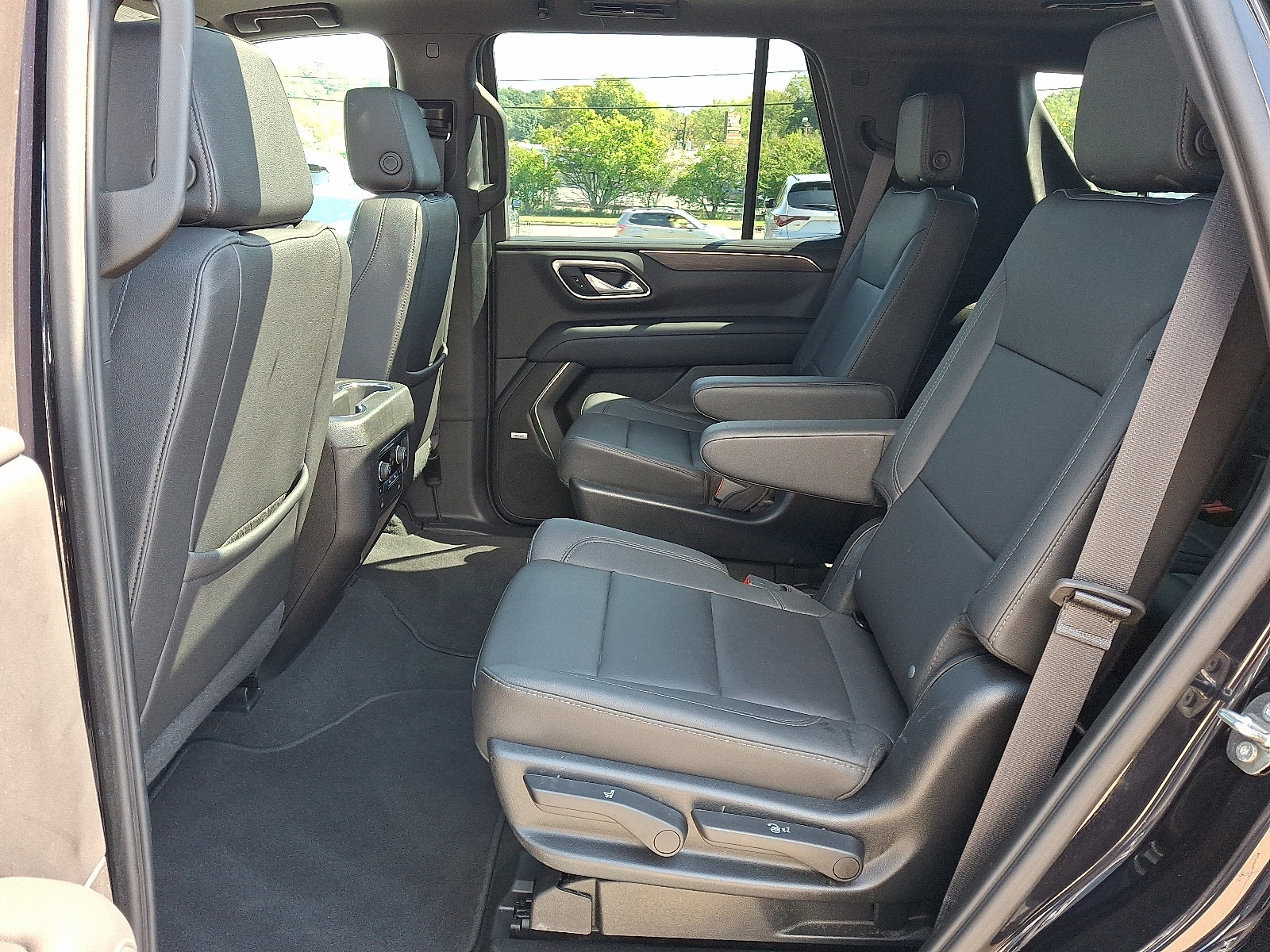 Certified 2023 Chevrolet Tahoe Z71 w/ Luxury Package AWD/4WD image 11