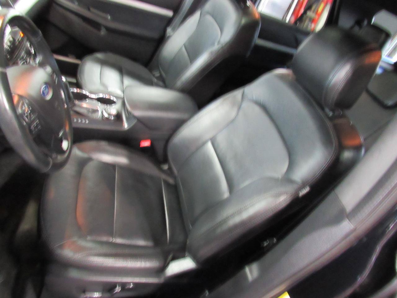Used 2017 Ford Explorer XLT w/ Equipment Group 202A AWD/4WD image 14
