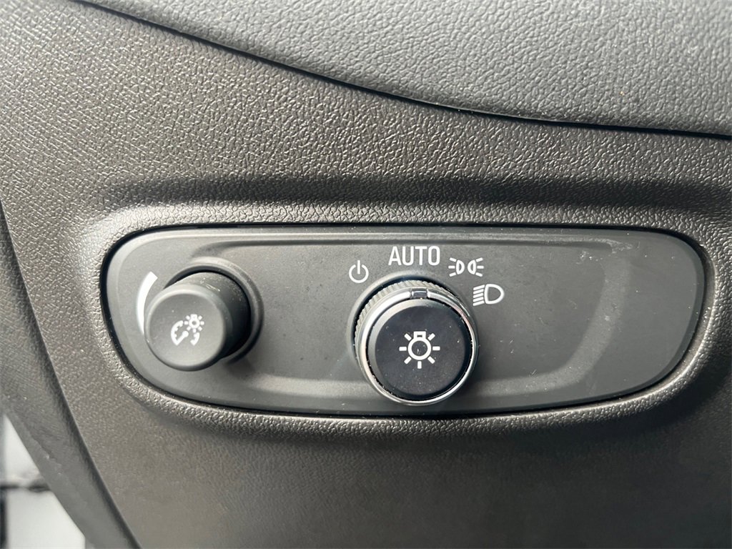 Used 2023 Chevrolet Equinox LT w/ Driver Convenience Package image 10