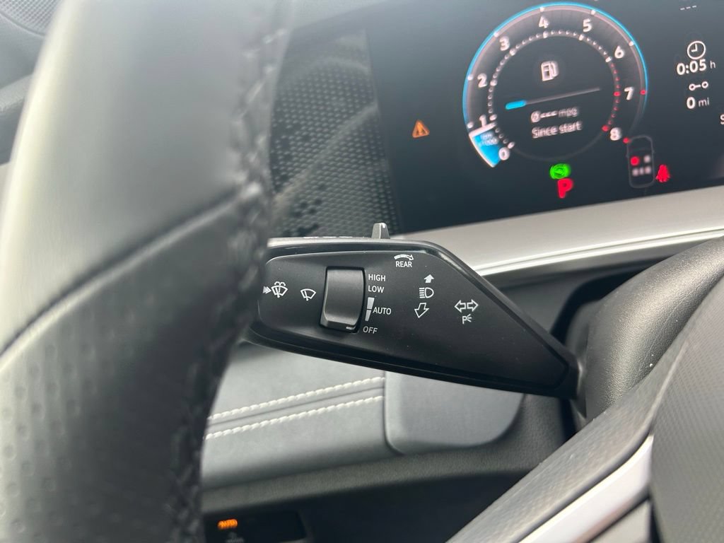 New 2026 Volkswagen Tiguan SE R-Line FWD image 23