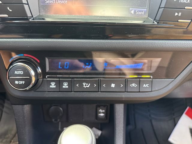 Used 2016 Toyota Corolla LE FWD image 23