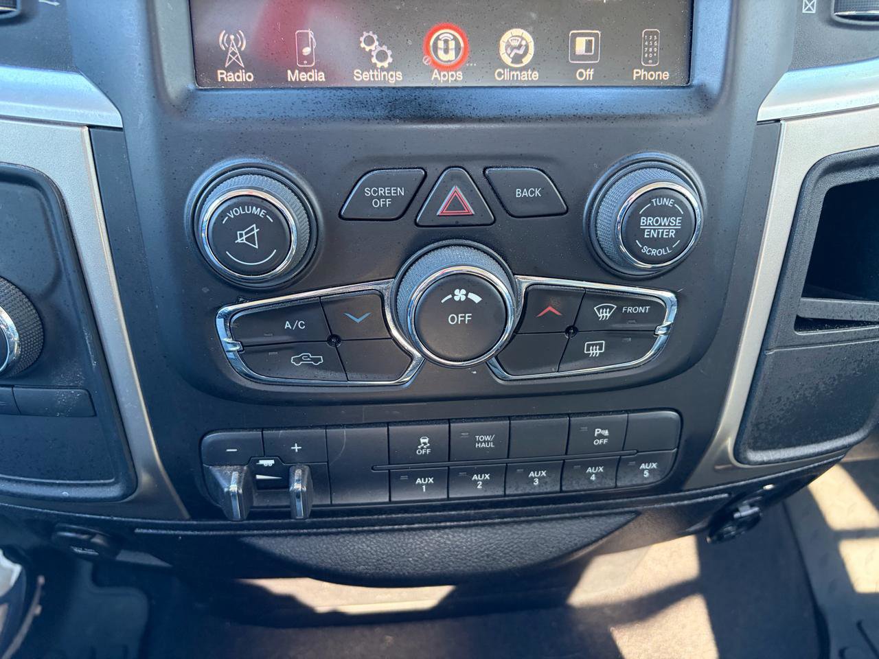 Used 2015 RAM 2500 SLT image 31