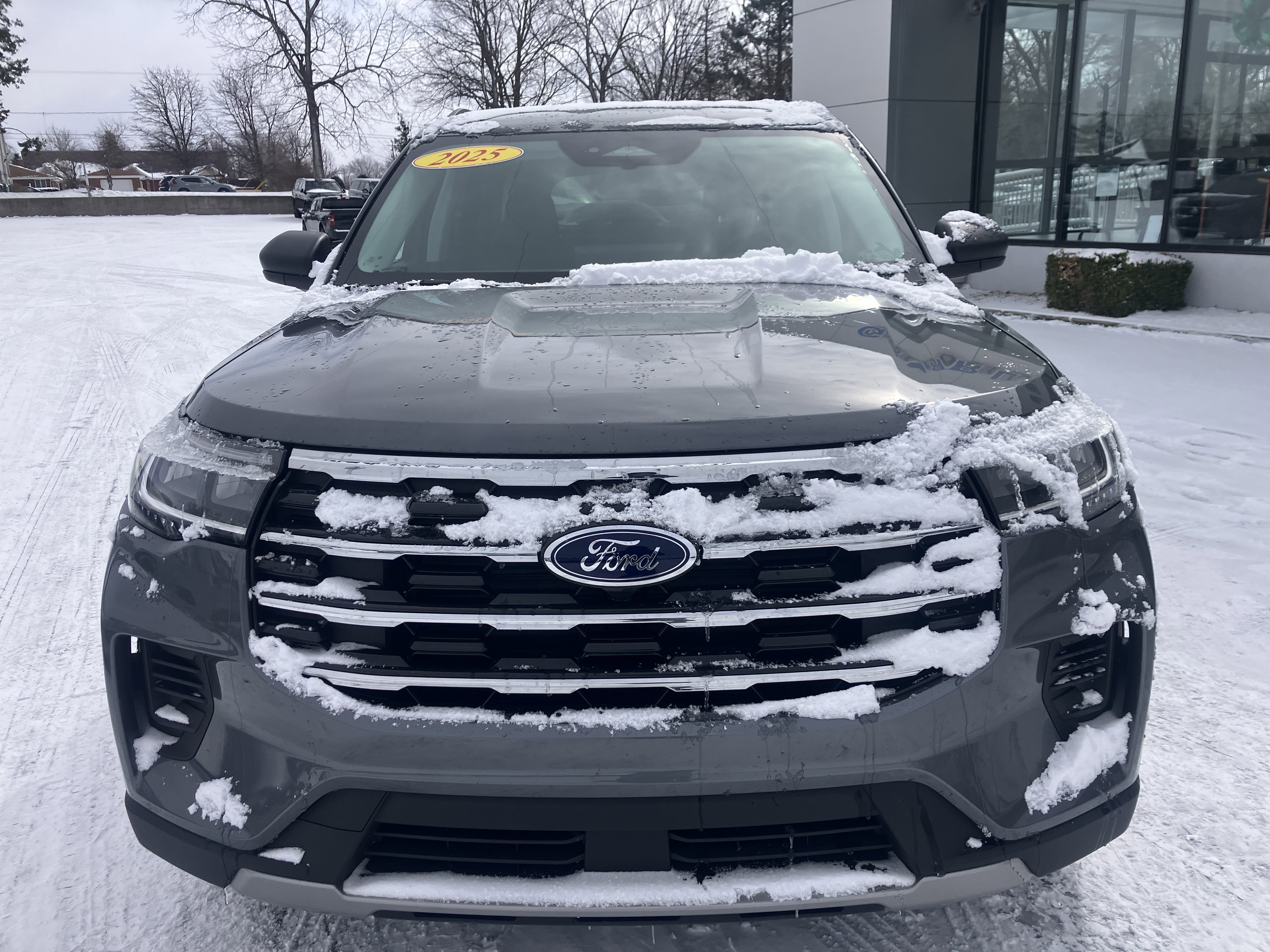 Used 2025 Ford Explorer Active image 2