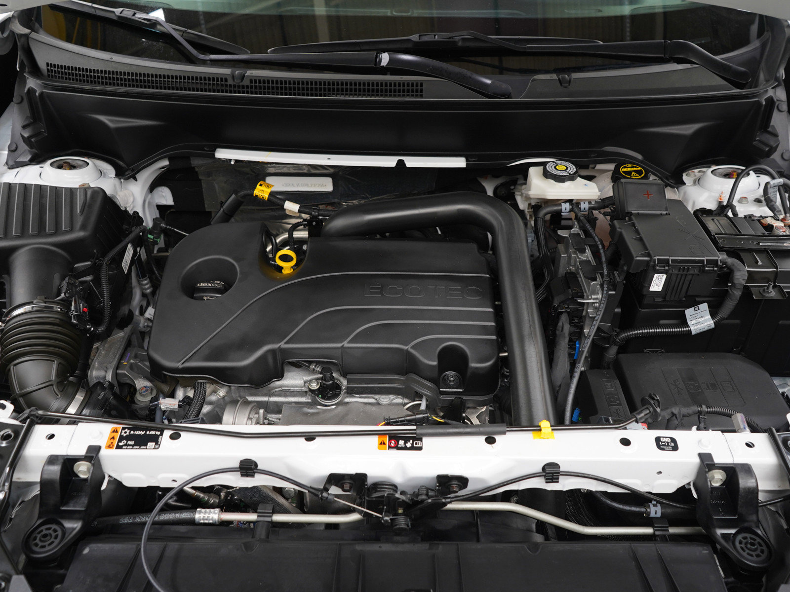 Used 2024 GMC Terrain SLT w/ Elevation Edition image 30